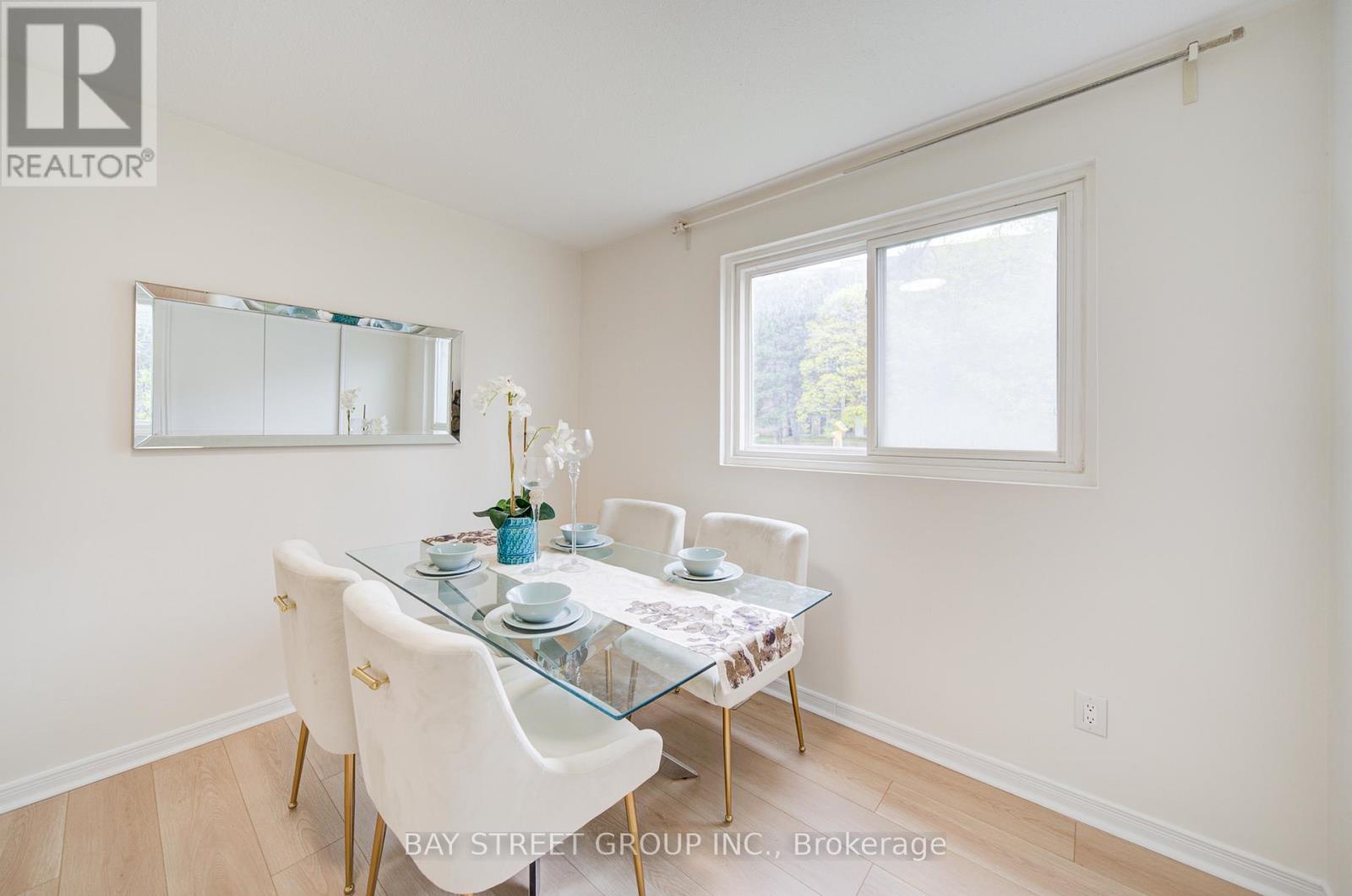 108 Courville Coachway, Toronto (pleasant View), Ontario