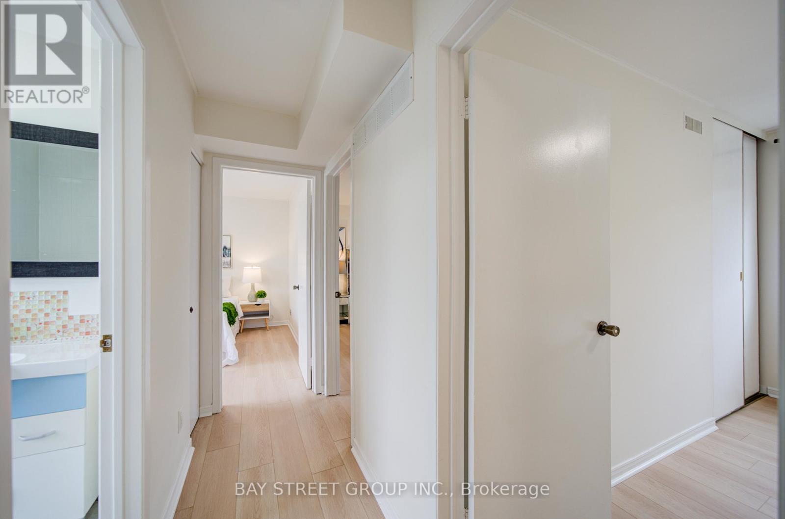 108 Courville Coachway, Toronto (pleasant View), Ontario