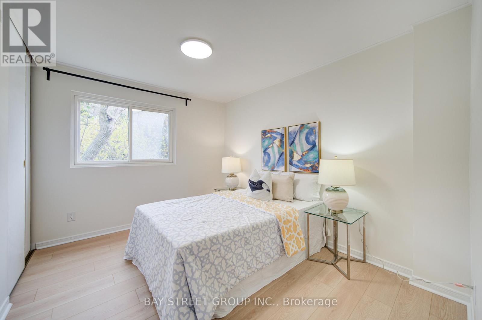 108 Courville Coachway, Toronto (pleasant View), Ontario