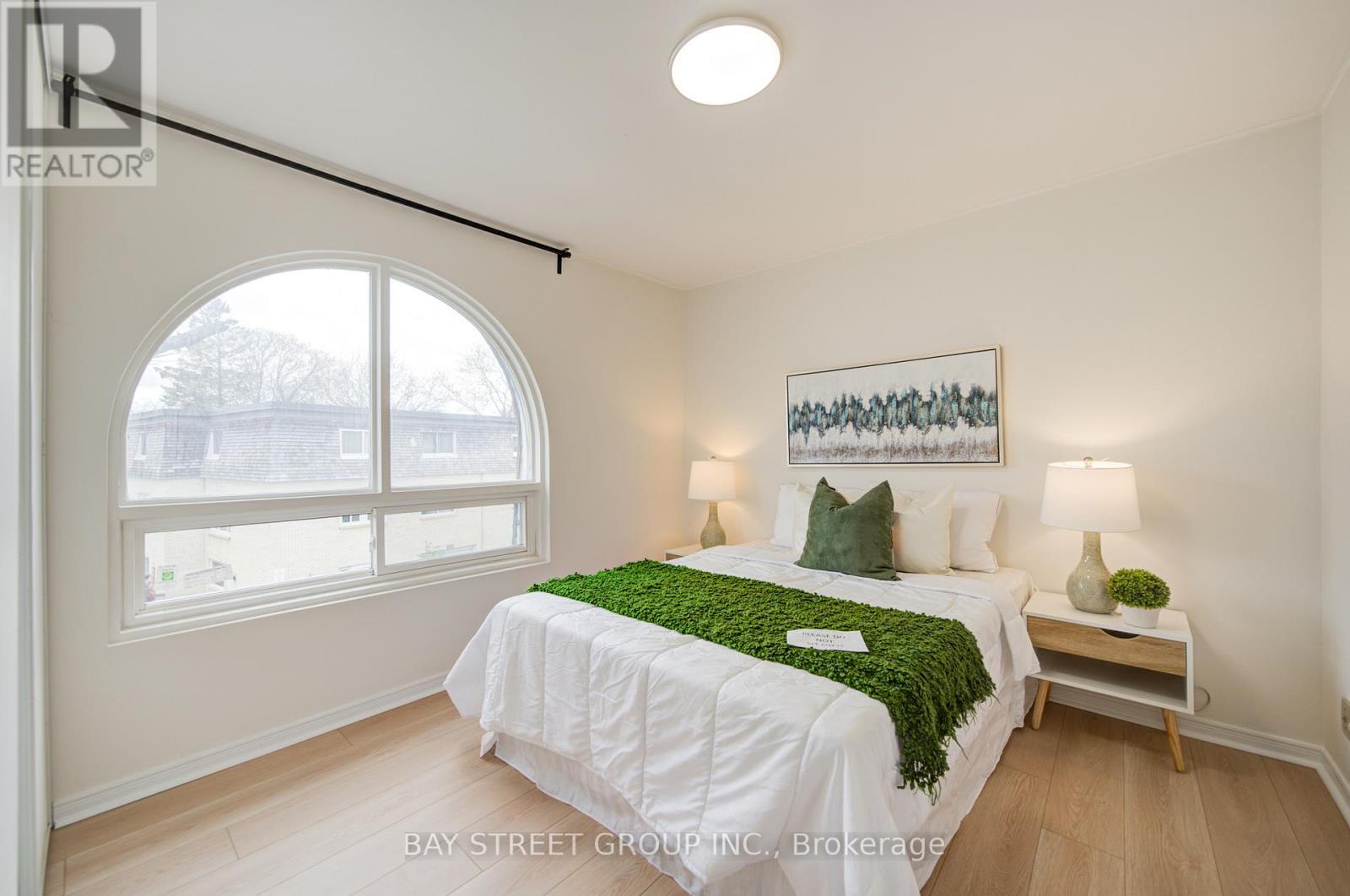 108 Courville Coachway, Toronto (pleasant View), Ontario