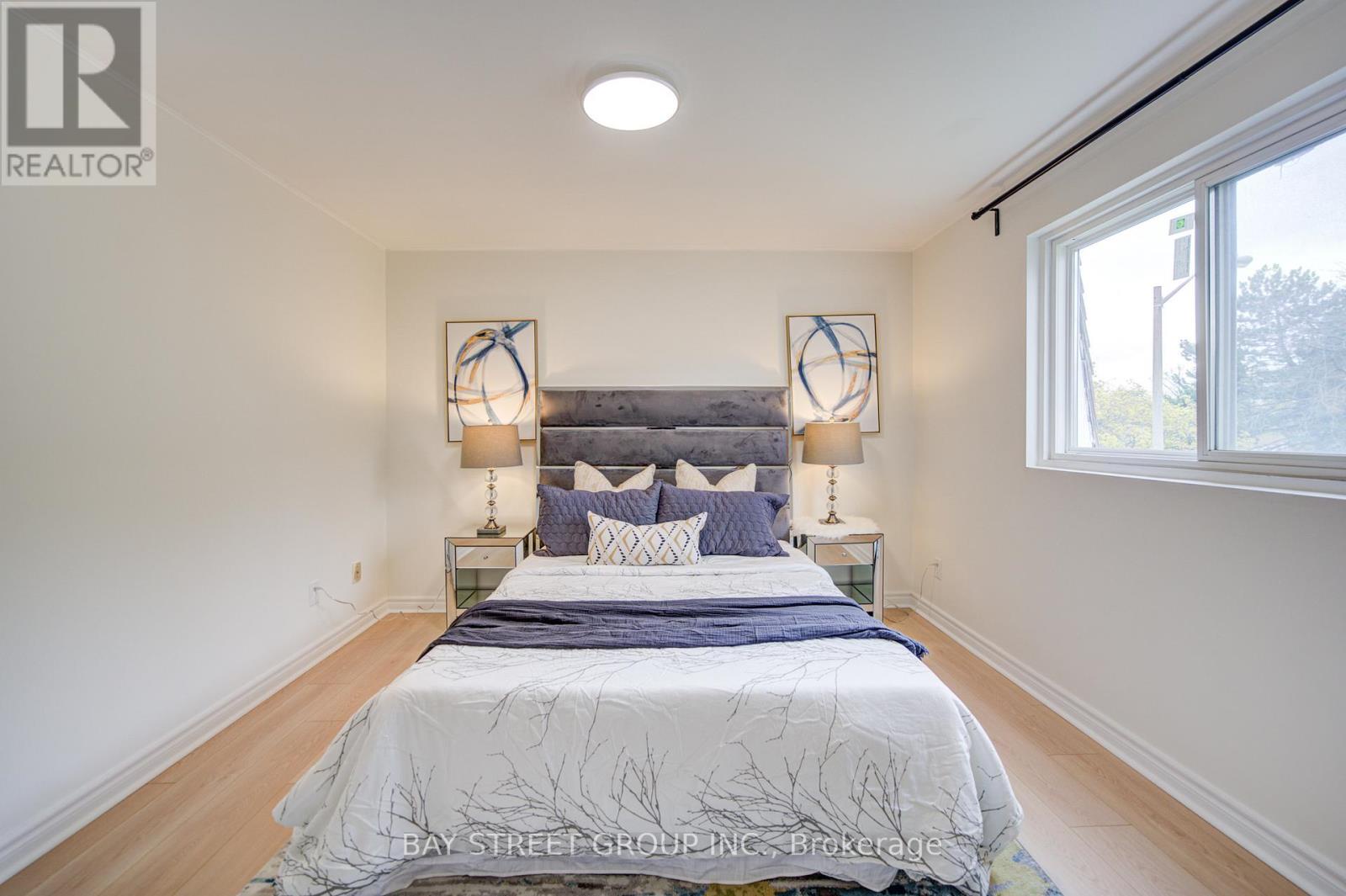108 Courville Coachway, Toronto (pleasant View), Ontario
