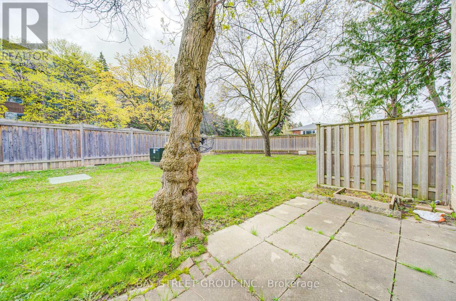 108 Courville Coachway, Toronto (pleasant View), Ontario