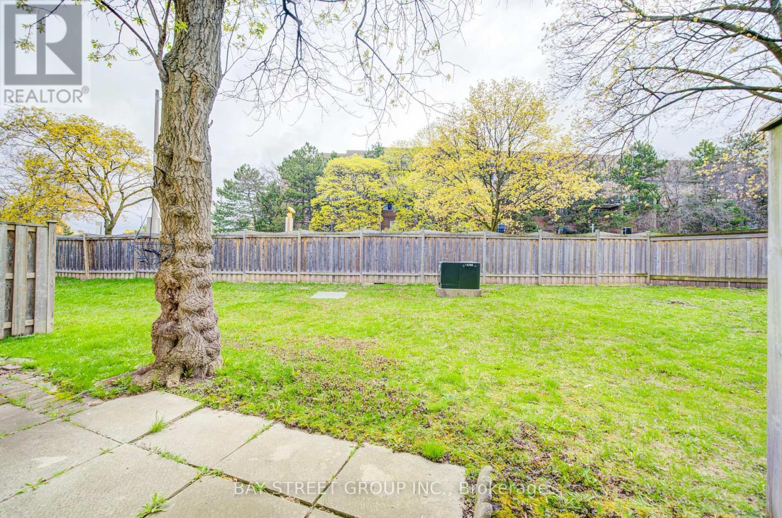 108 Courville Coachway, Toronto (pleasant View), Ontario