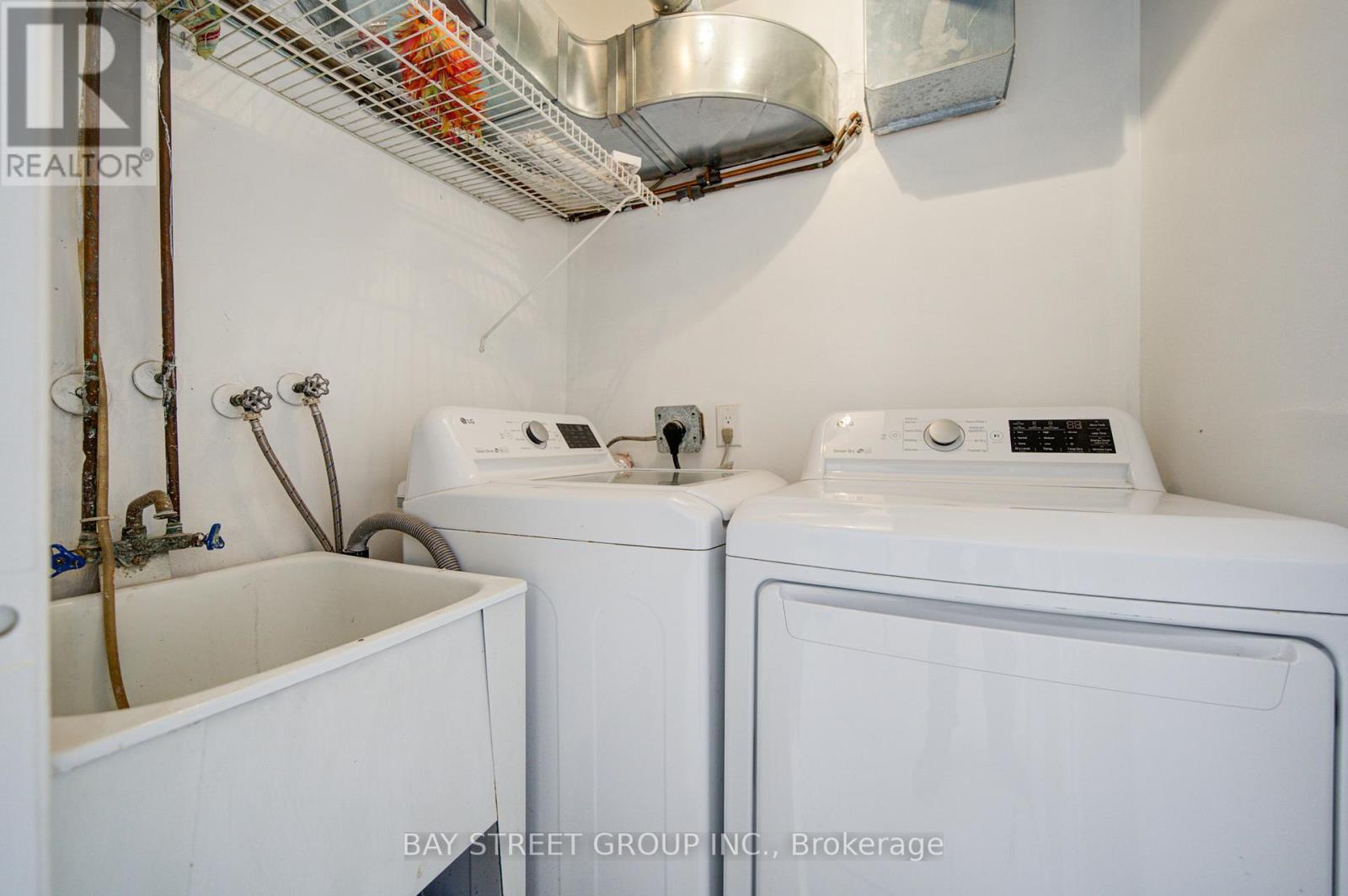 108 Courville Coachway, Toronto (pleasant View), Ontario