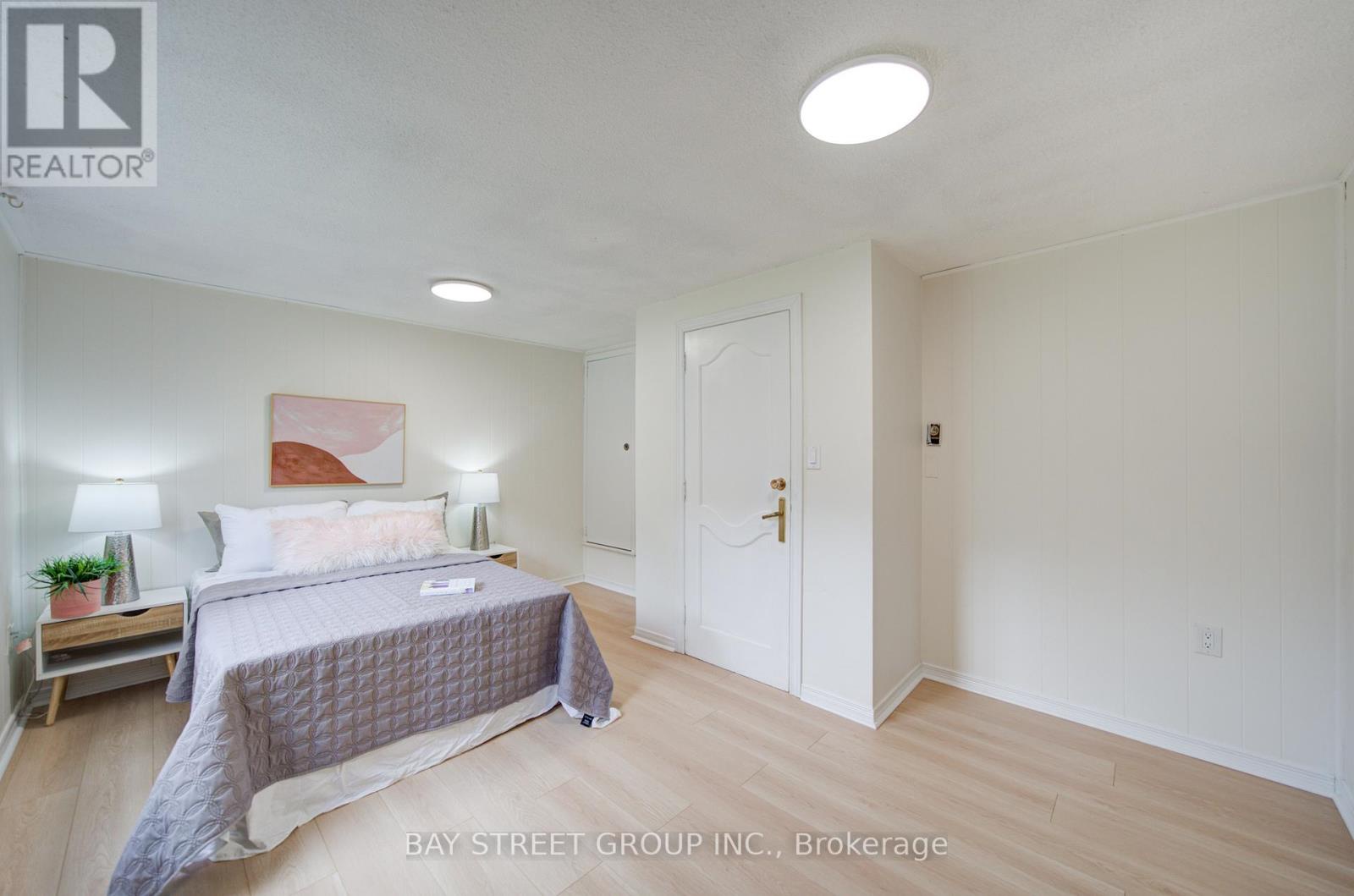 108 Courville Coachway, Toronto (pleasant View), Ontario