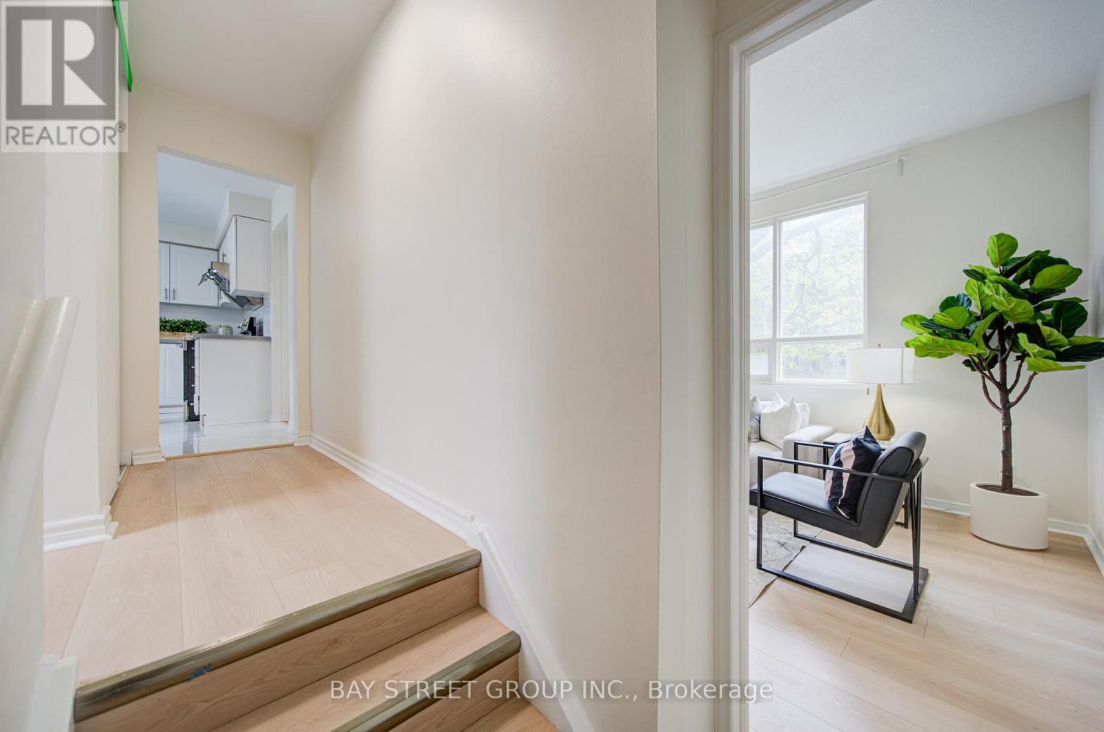108 Courville Coachway, Toronto (pleasant View), Ontario