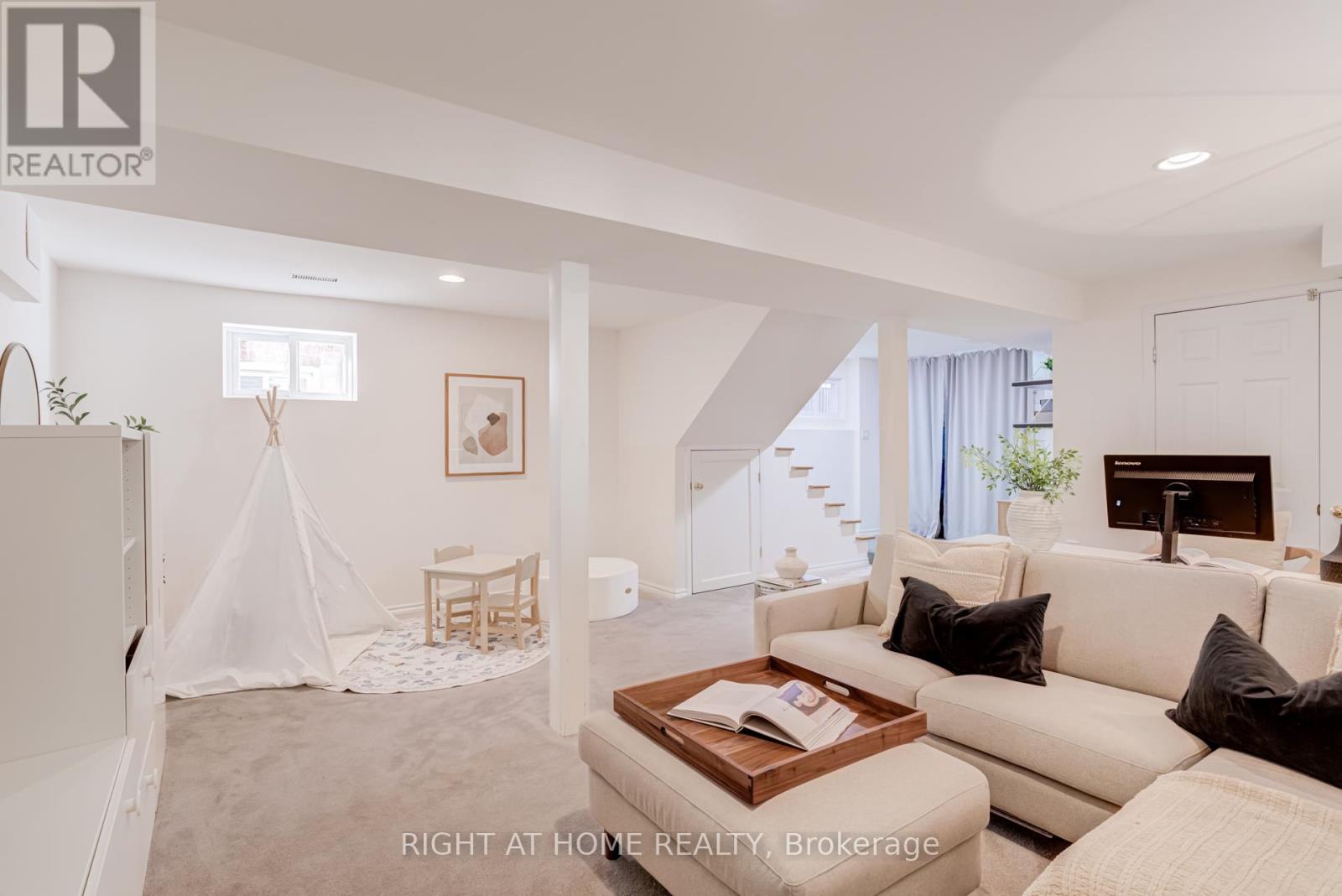 82 Ninth Street, Toronto (new Toronto), Ontario