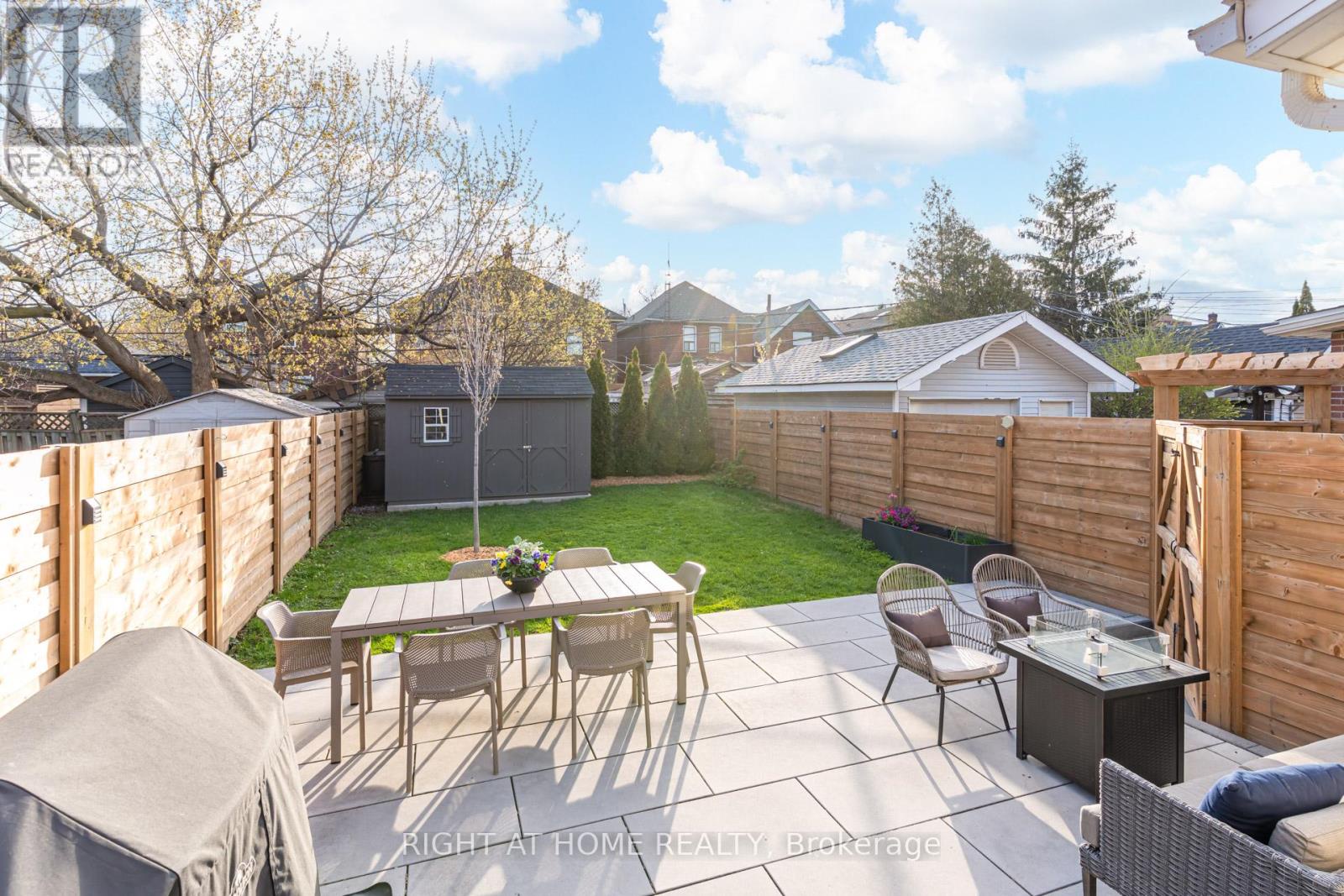 82 Ninth Street, Toronto (new Toronto), Ontario