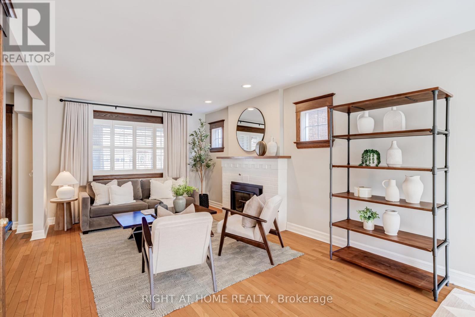 82 Ninth Street, Toronto (new Toronto), Ontario