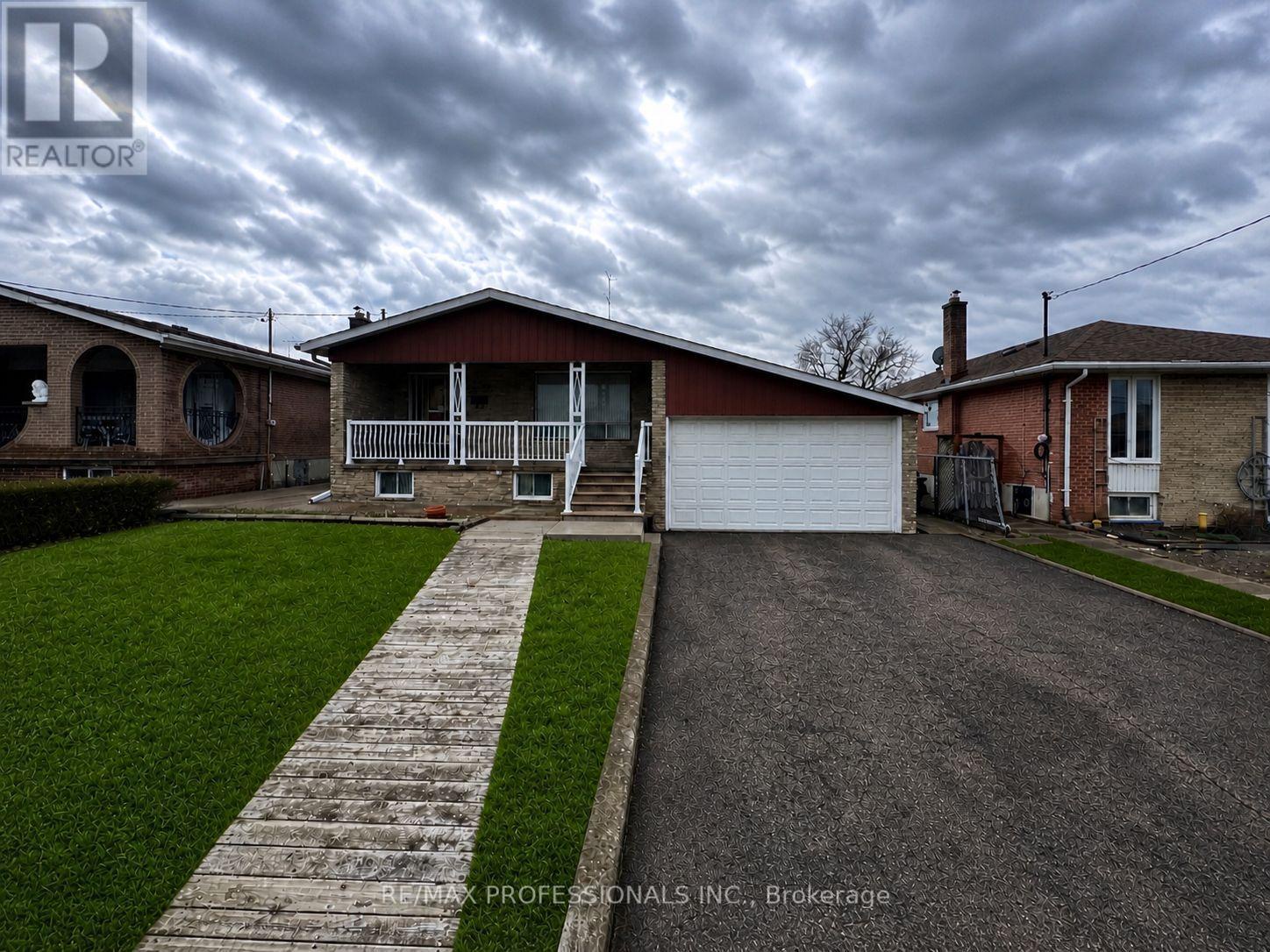 83 Spenvalley Drive, Toronto (glenfield-jane Heights), Ontario