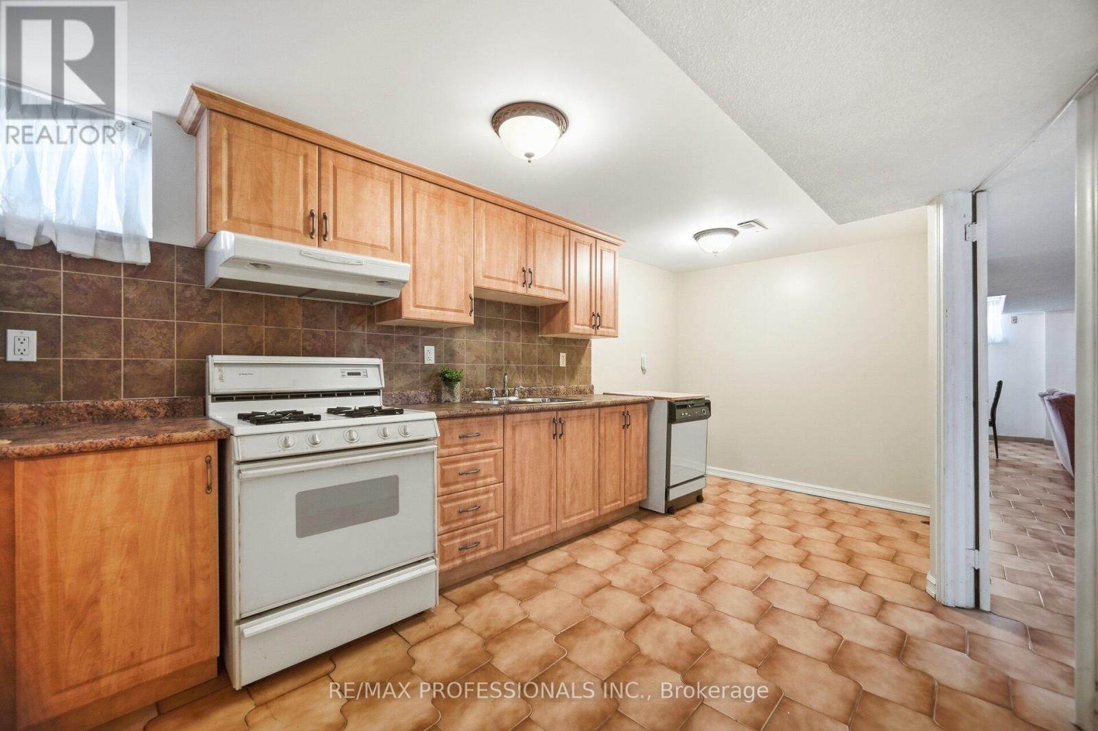 83 Spenvalley Drive, Toronto (glenfield-jane Heights), Ontario