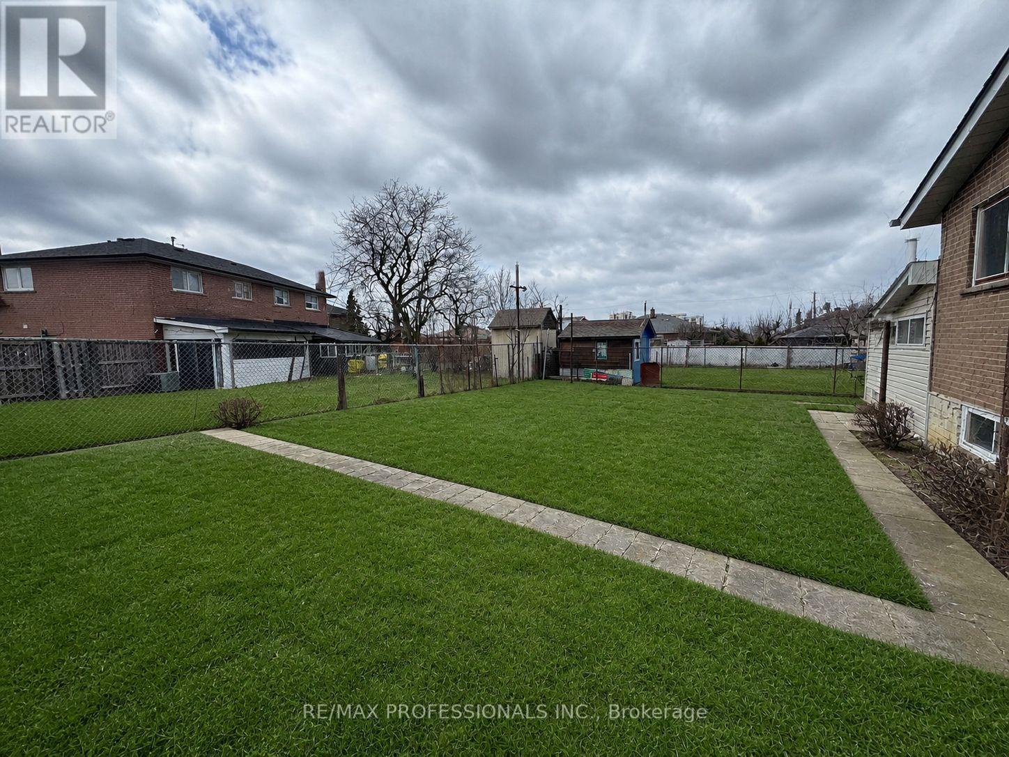 83 Spenvalley Drive, Toronto (glenfield-jane Heights), Ontario
