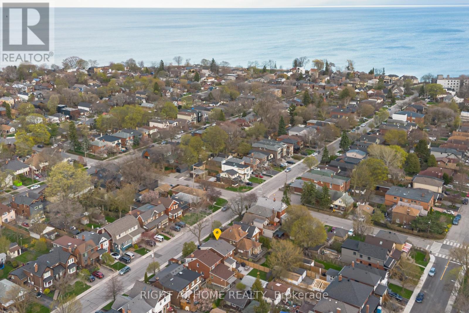 82 Ninth Street, Toronto (new Toronto), Ontario