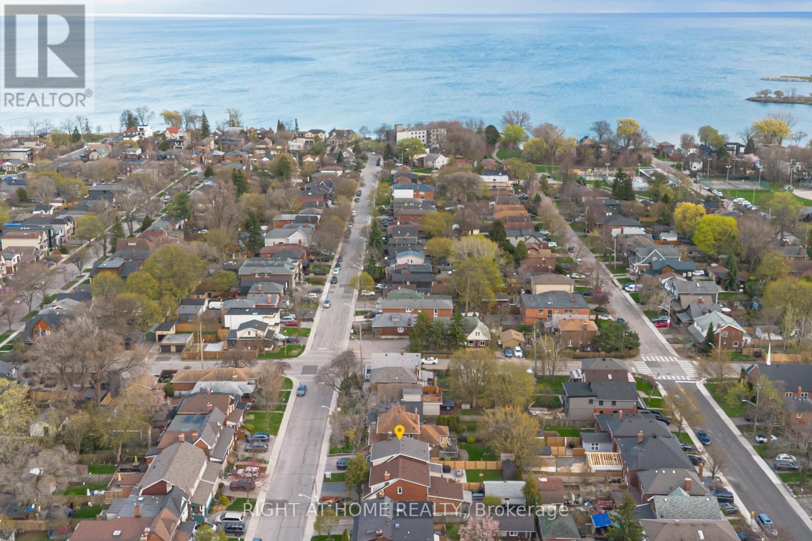82 Ninth Street, Toronto (new Toronto), Ontario