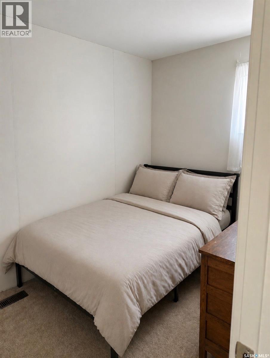 731 W 1st Street, Weekes, Saskatchewan