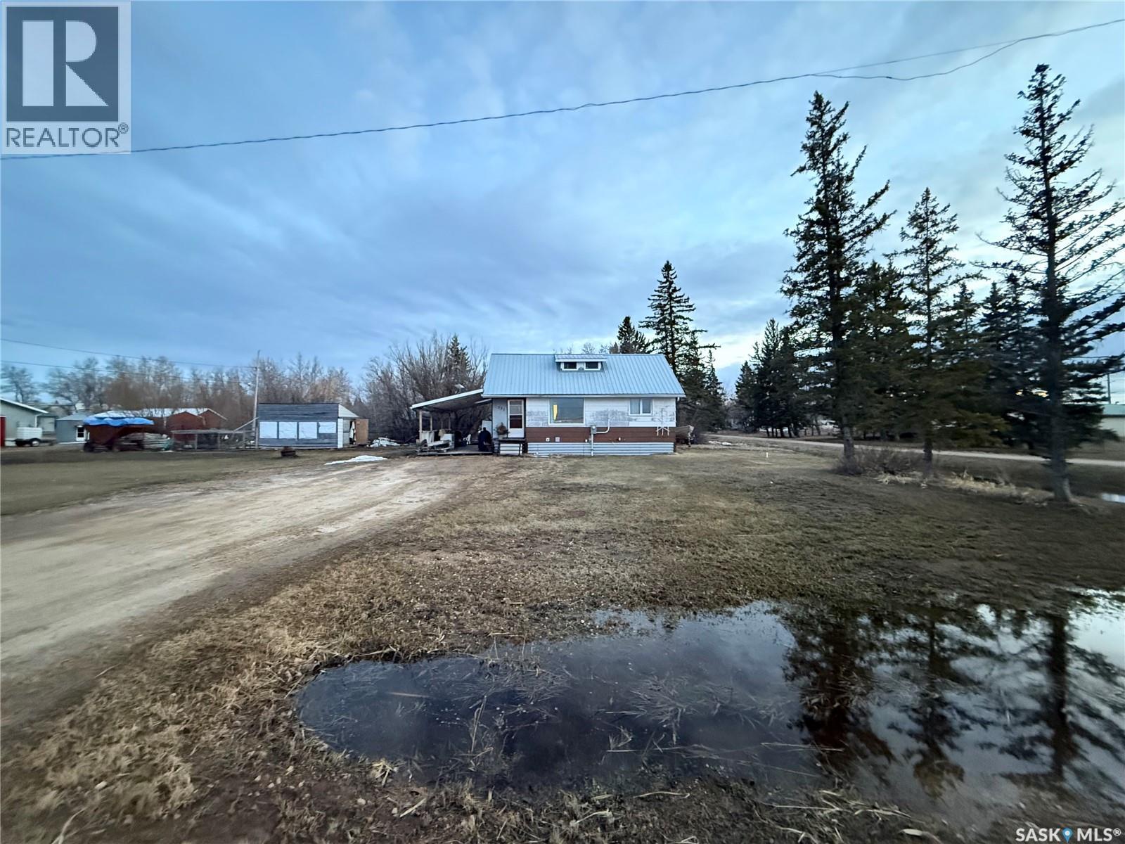731 W 1st Street, Weekes, Saskatchewan