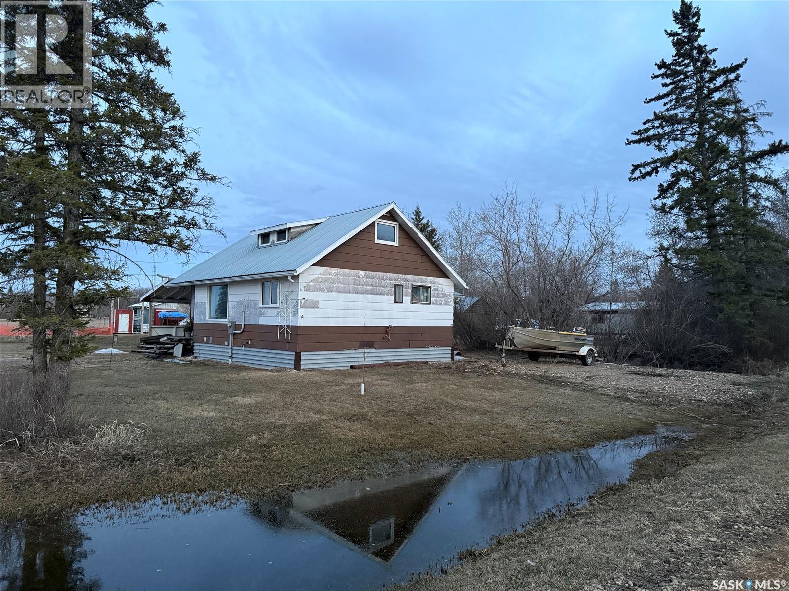 731 W 1st Street, Weekes, Saskatchewan