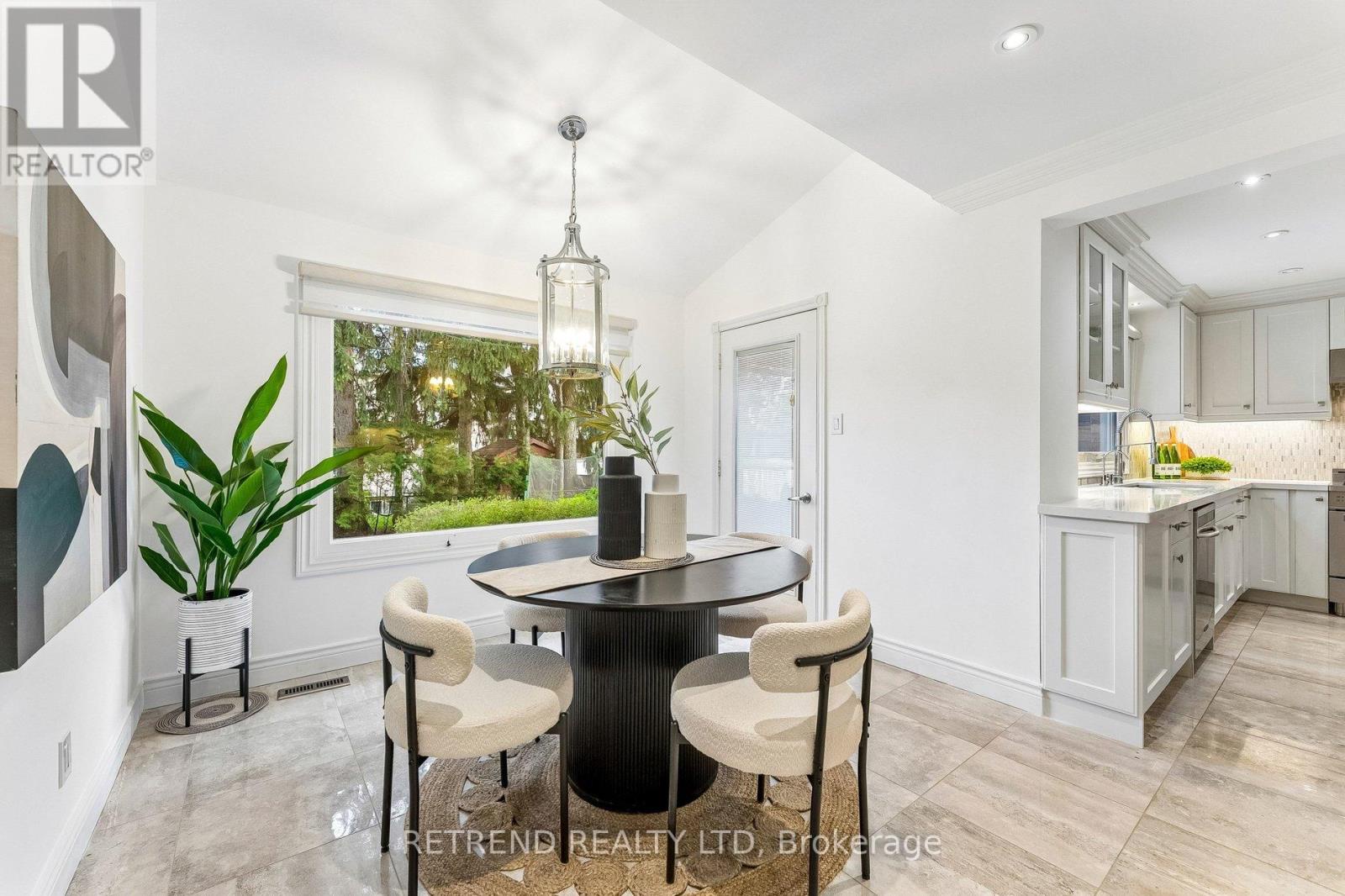 111 Hillcrest Avenue, Toronto (willowdale East), Ontario