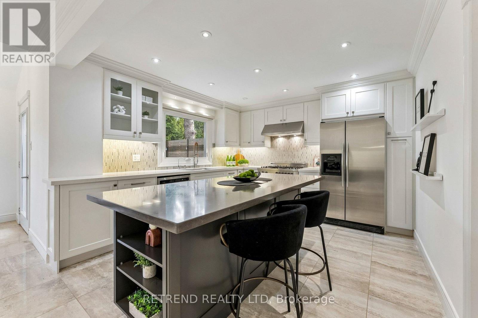 111 Hillcrest Avenue, Toronto (willowdale East), Ontario