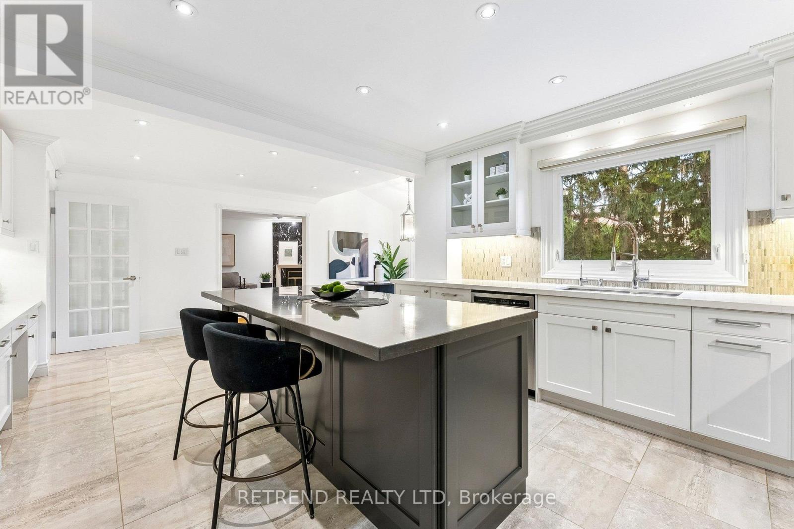 111 Hillcrest Avenue, Toronto (willowdale East), Ontario