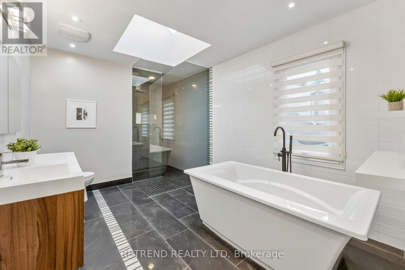 111 Hillcrest Avenue, Toronto (willowdale East), Ontario