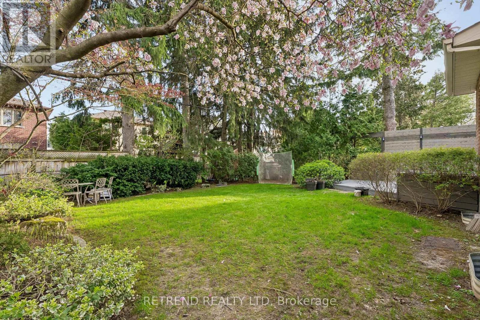 111 Hillcrest Avenue, Toronto (willowdale East), Ontario