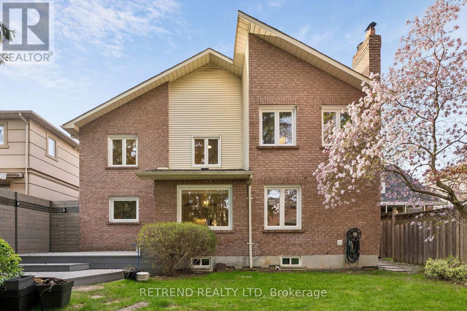111 Hillcrest Avenue, Toronto (willowdale East), Ontario