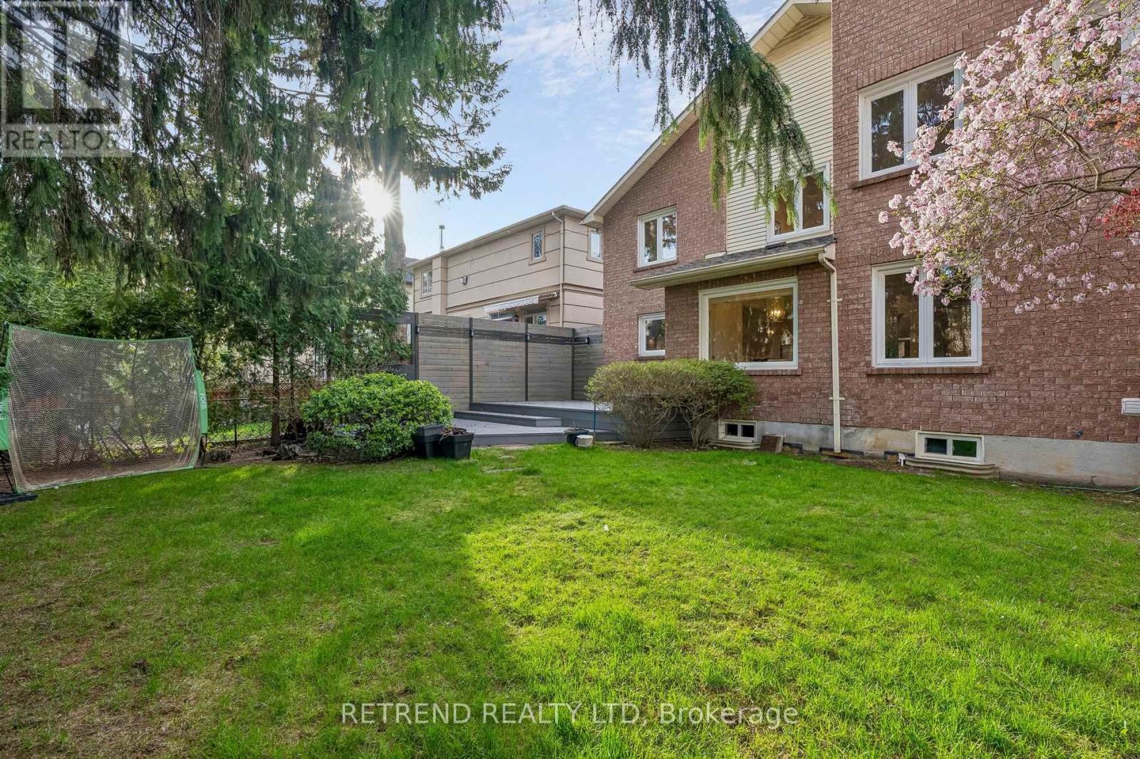 111 Hillcrest Avenue, Toronto (willowdale East), Ontario
