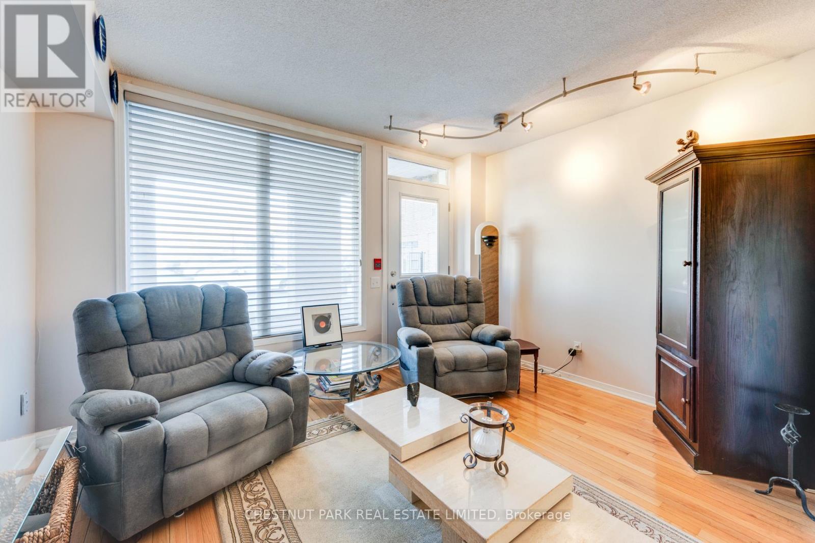 Th8 - 140 Bathurst Street, Toronto (niagara), Ontario