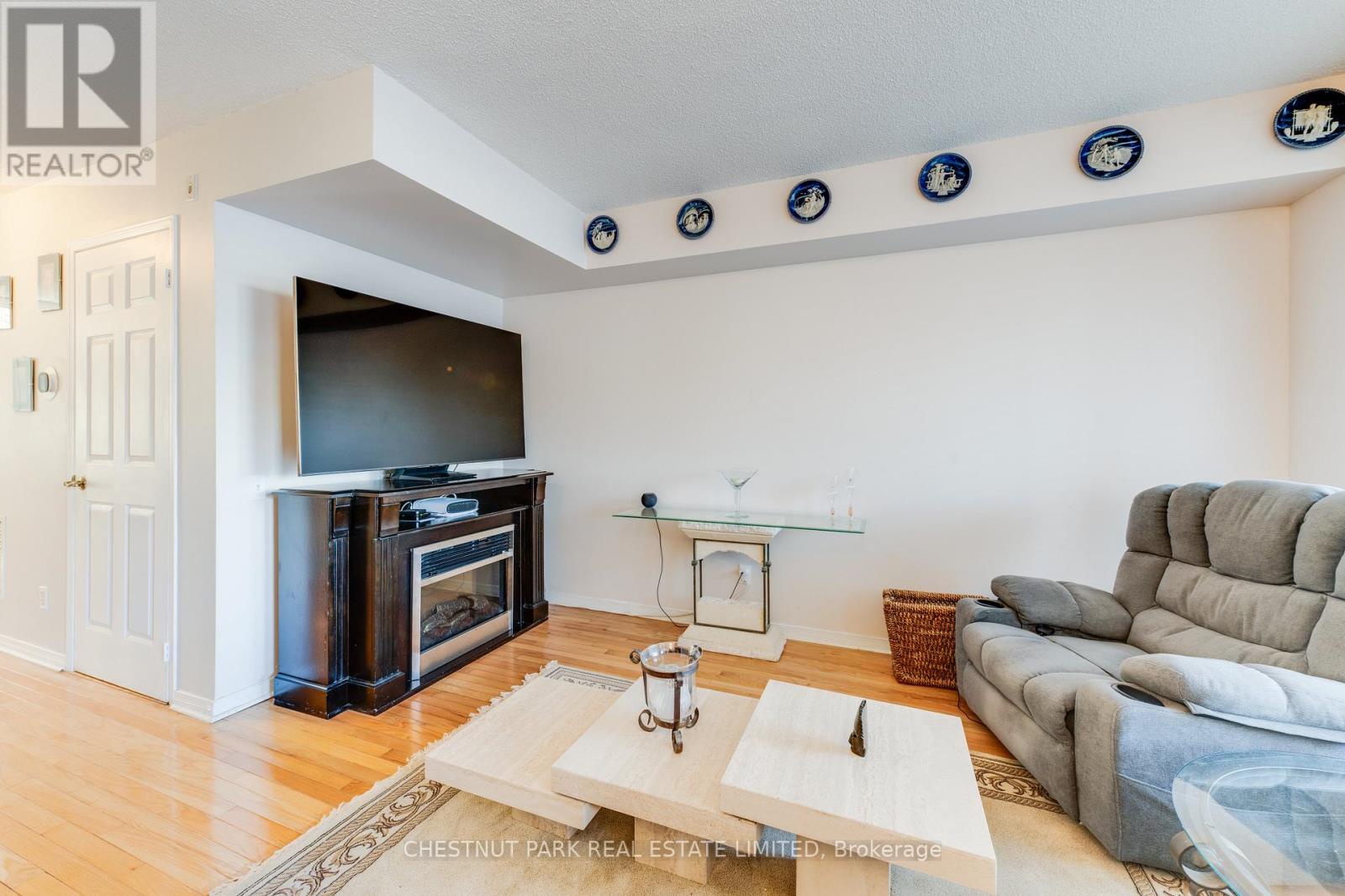 Th8 - 140 Bathurst Street, Toronto (niagara), Ontario
