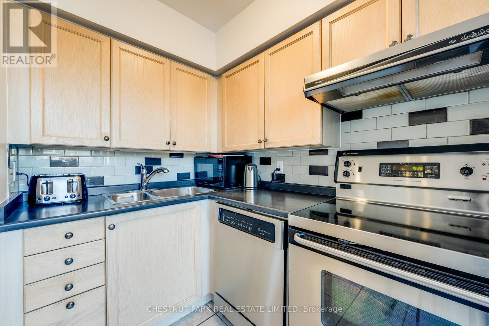 Th8 - 140 Bathurst Street, Toronto (niagara), Ontario