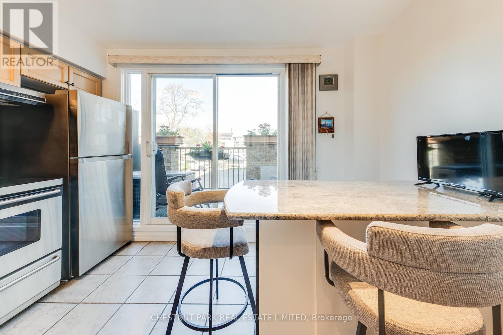 Th8 - 140 Bathurst Street, Toronto (niagara), Ontario