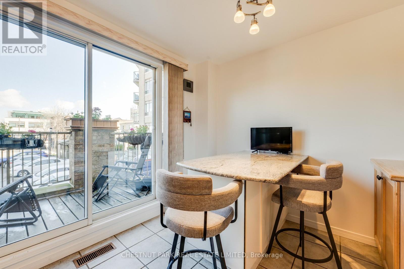 Th8 - 140 Bathurst Street, Toronto (niagara), Ontario