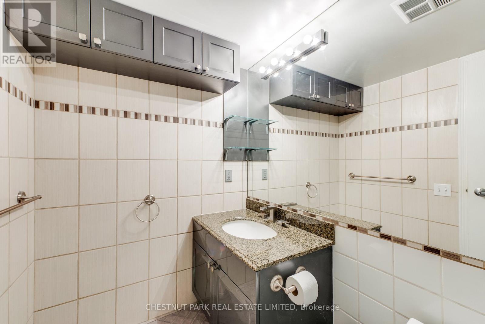 Th8 - 140 Bathurst Street, Toronto (niagara), Ontario