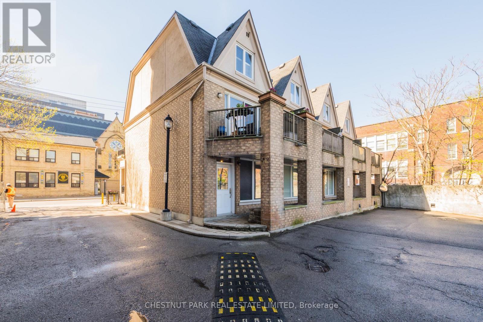 Th8 - 140 Bathurst Street, Toronto (niagara), Ontario