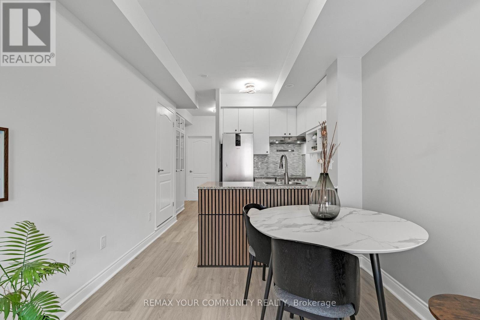 218 - 17 Coneflower Crescent, Toronto (westminster-branson), Ontario