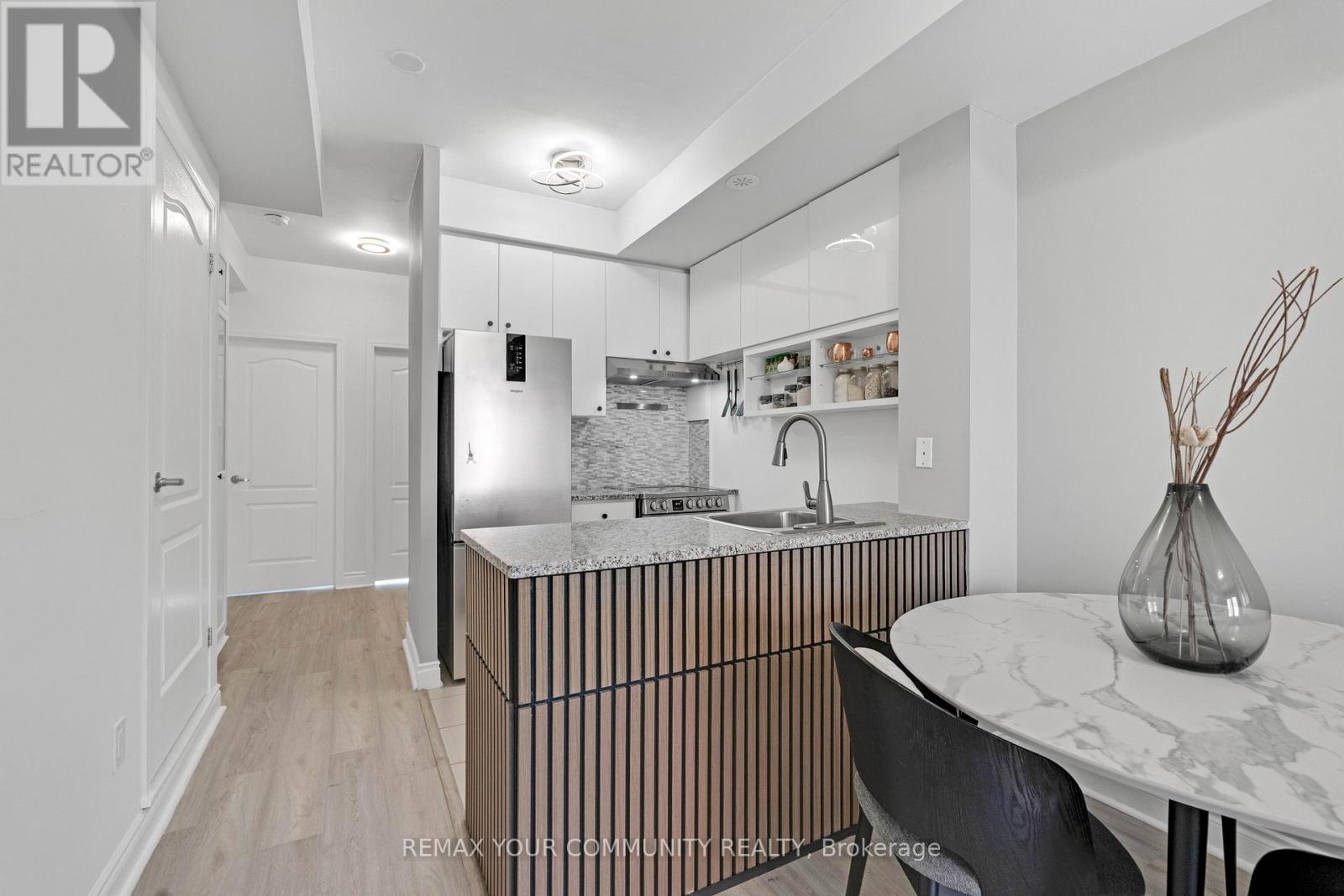 218 - 17 Coneflower Crescent, Toronto (westminster-branson), Ontario