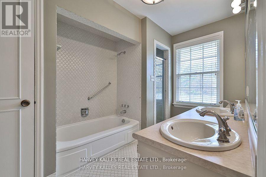 38 Fifeshire Road, Toronto (st. Andrew-windfields), Ontario