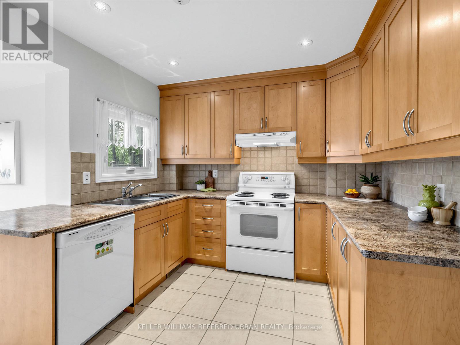 145 Oakcrest Avenue, Toronto (east End-danforth), Ontario