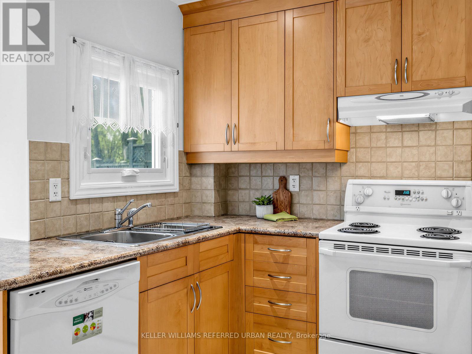 145 Oakcrest Avenue, Toronto (east End-danforth), Ontario