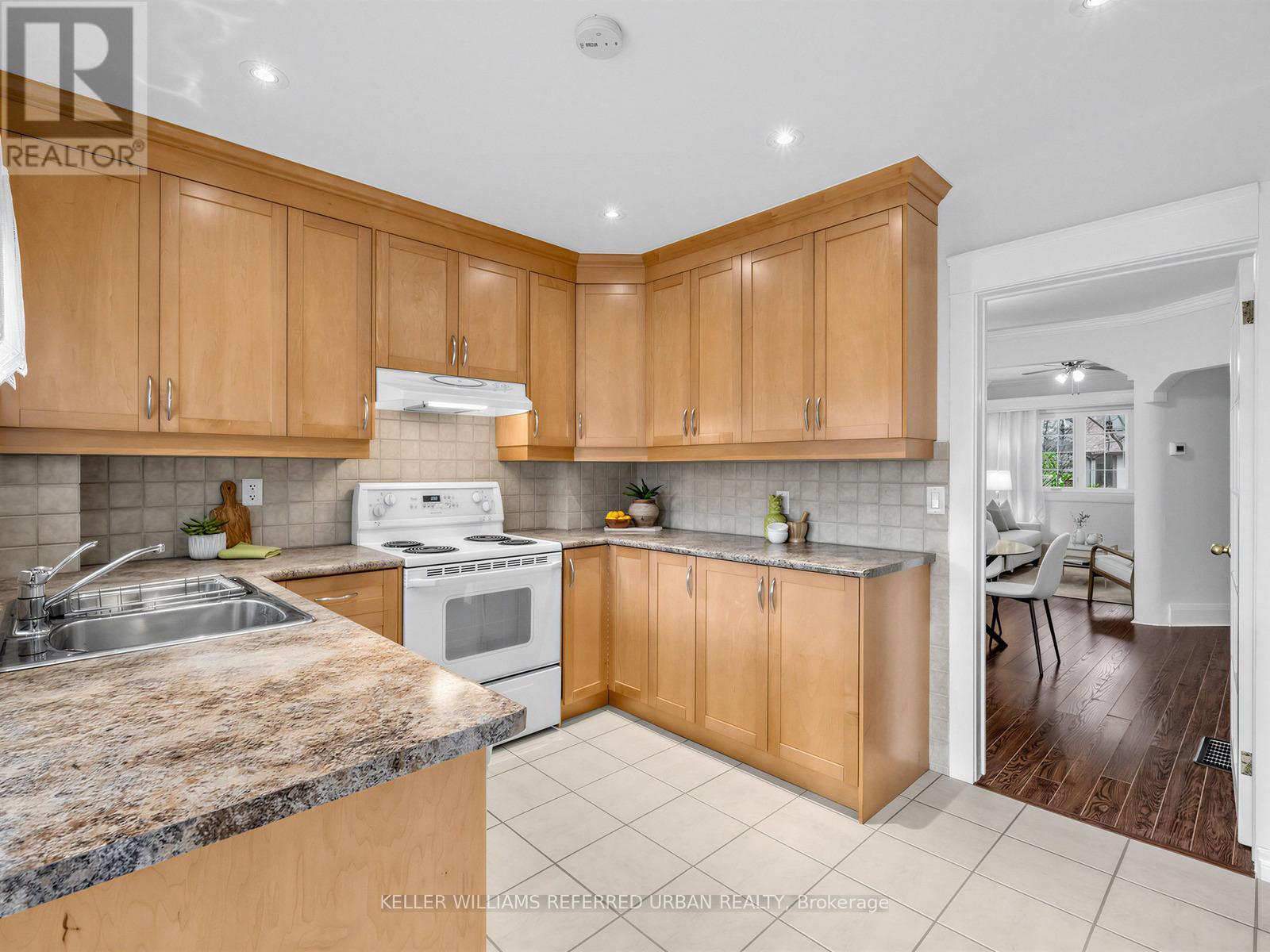 145 Oakcrest Avenue, Toronto (east End-danforth), Ontario