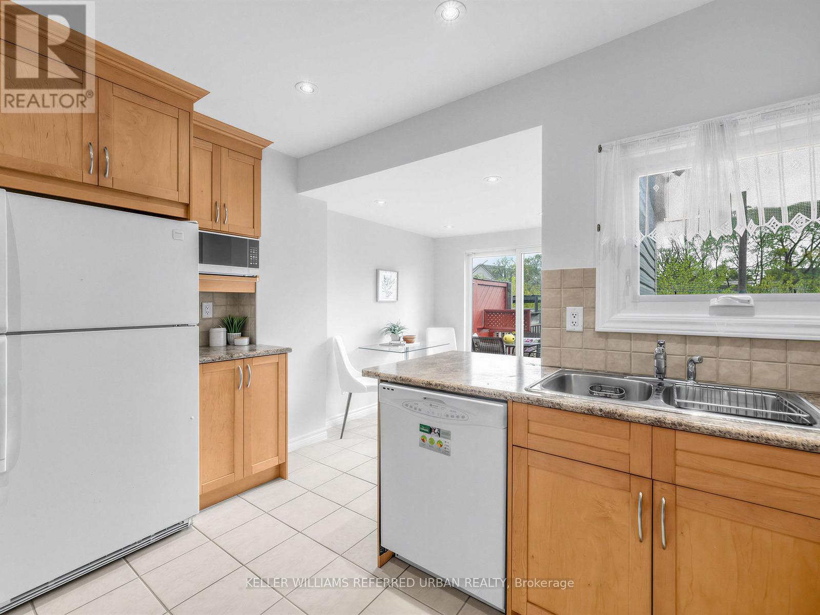 145 Oakcrest Avenue, Toronto (east End-danforth), Ontario