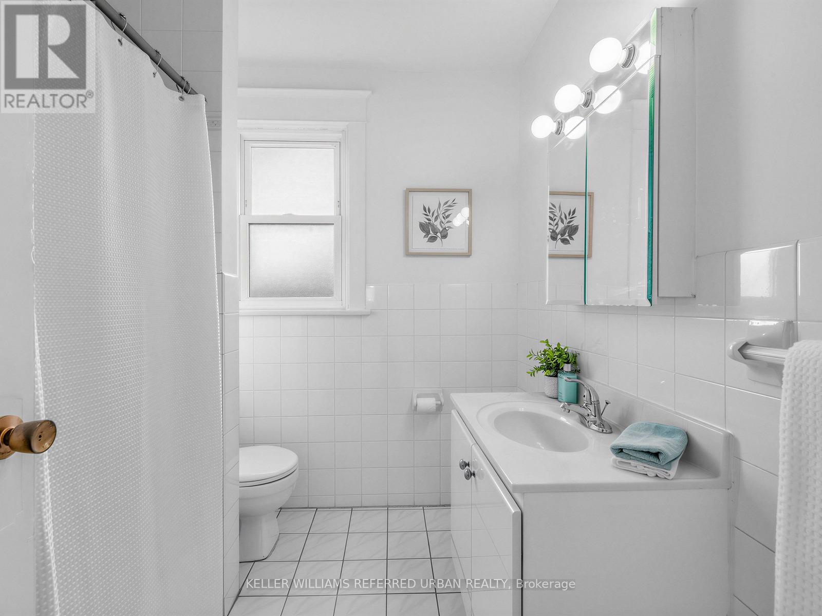 145 Oakcrest Avenue, Toronto (east End-danforth), Ontario