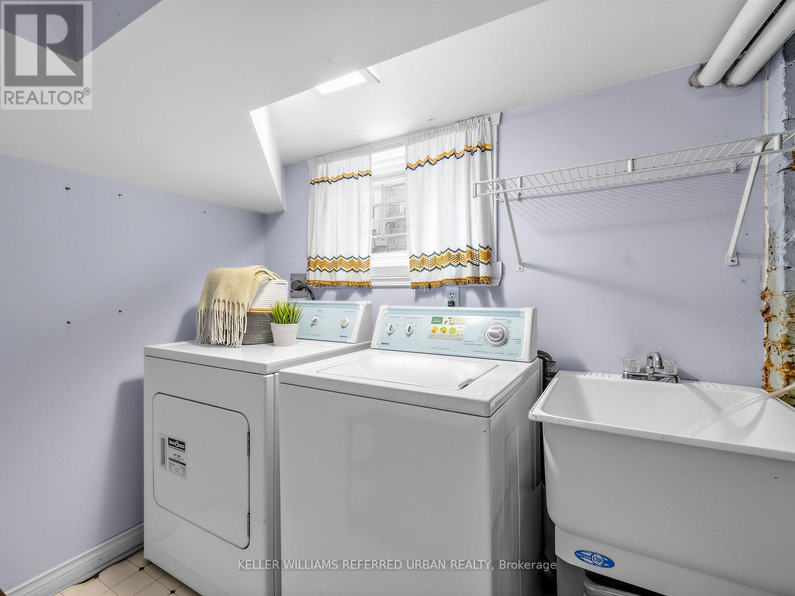 145 Oakcrest Avenue, Toronto (east End-danforth), Ontario