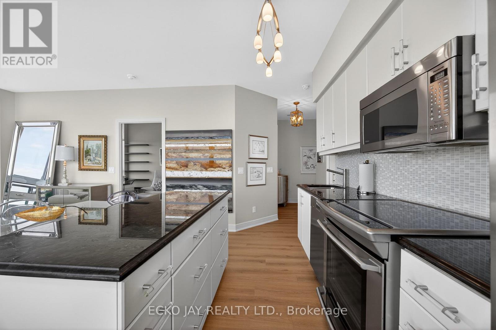 Ph01 - 35 Brian Peck Crescent, Toronto (thorncliffe Park), Ontario