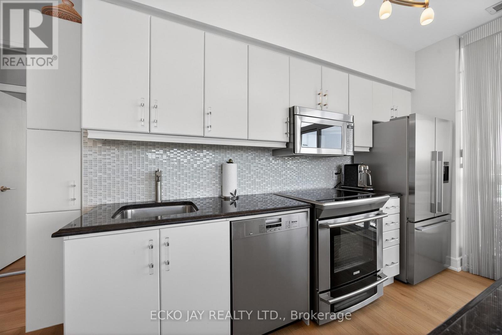 Ph01 - 35 Brian Peck Crescent, Toronto (thorncliffe Park), Ontario