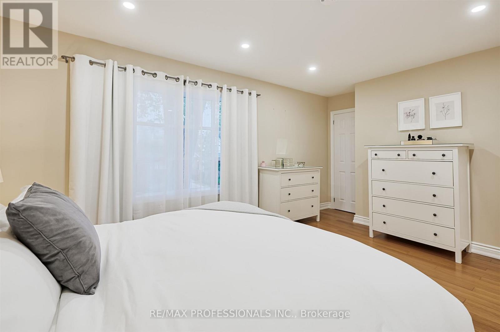53 Tilden Crescent, Toronto (humber Heights), Ontario