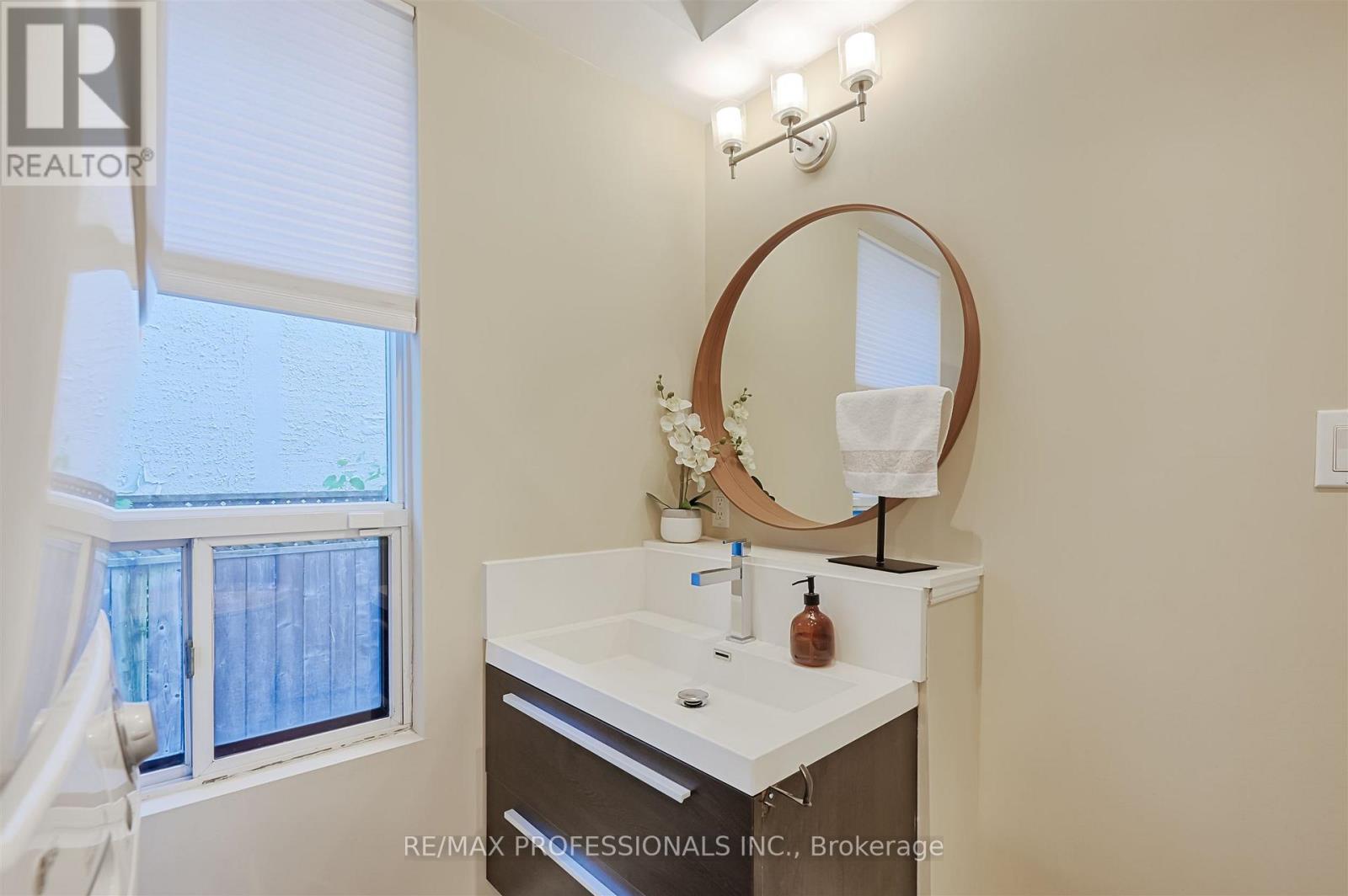 53 Tilden Crescent, Toronto (humber Heights), Ontario