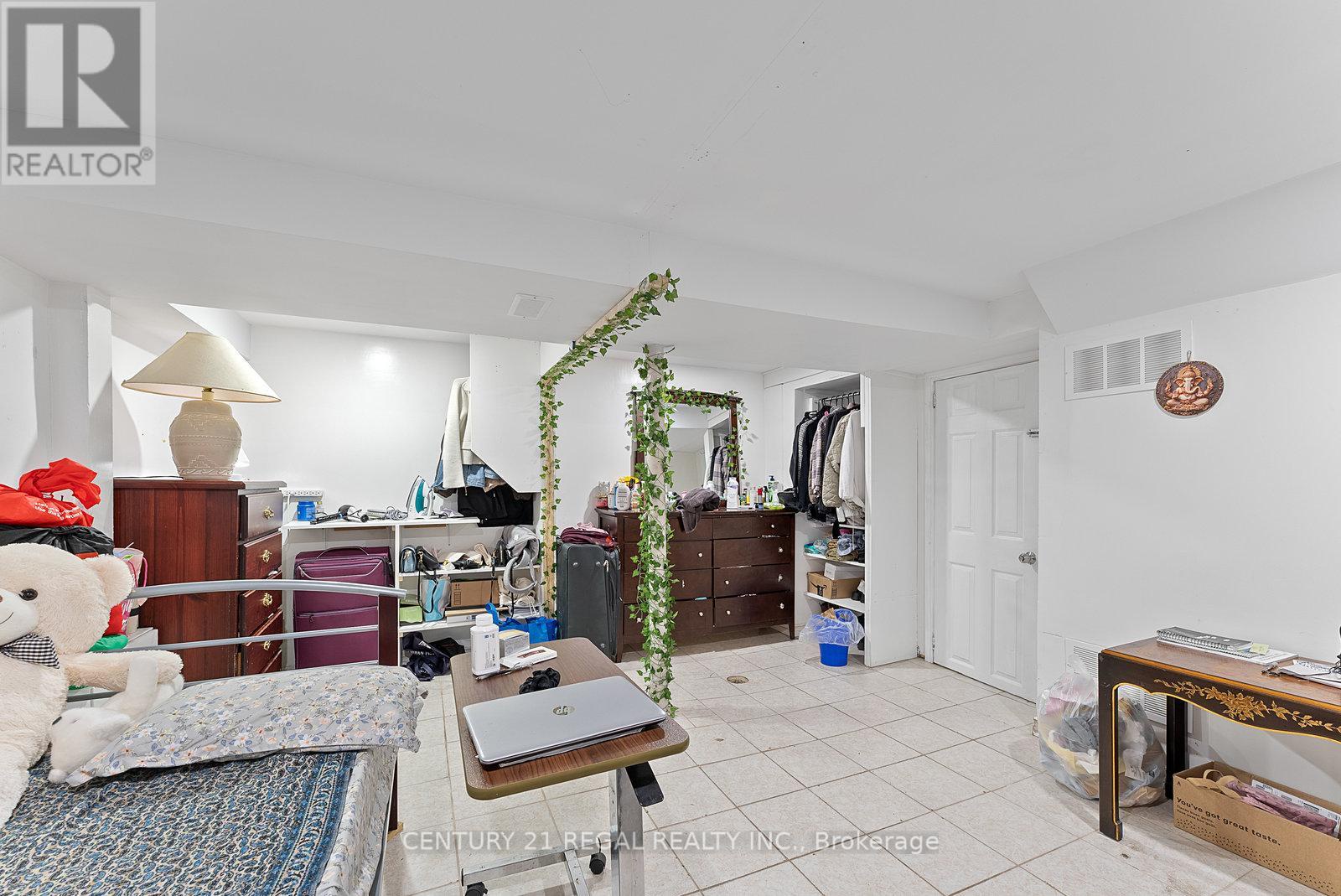 106 Flora Drive, Toronto (dorset Park), Ontario