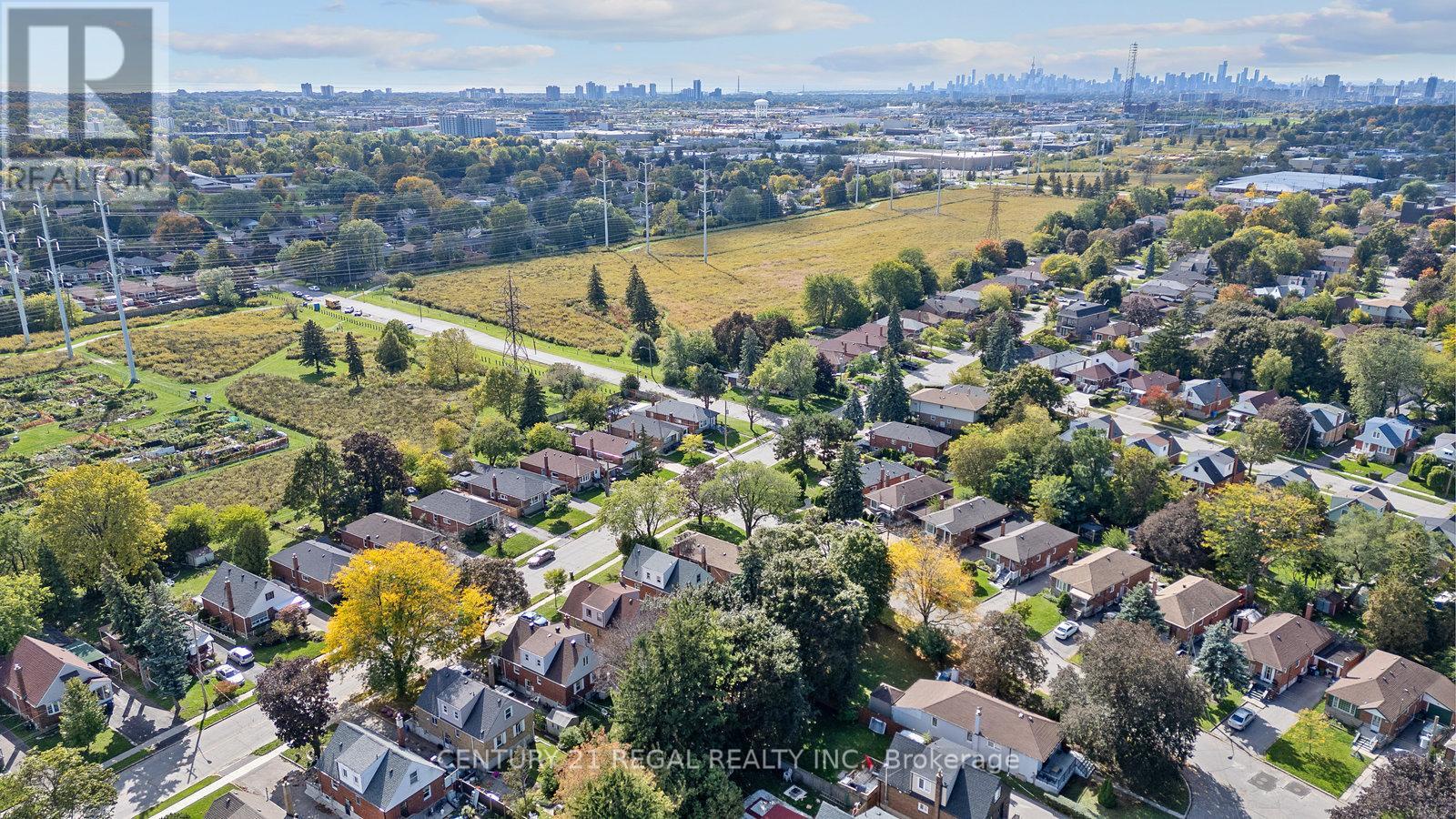 106 Flora Drive, Toronto (dorset Park), Ontario